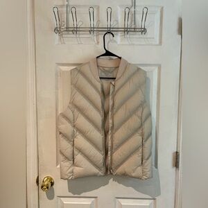 Athleta Women’s Puffer Vest Size Large